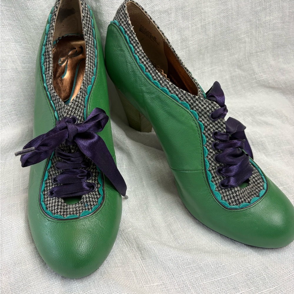 Poetic License London W 8 green/ turquoise/ purple genuine leather lace up heels